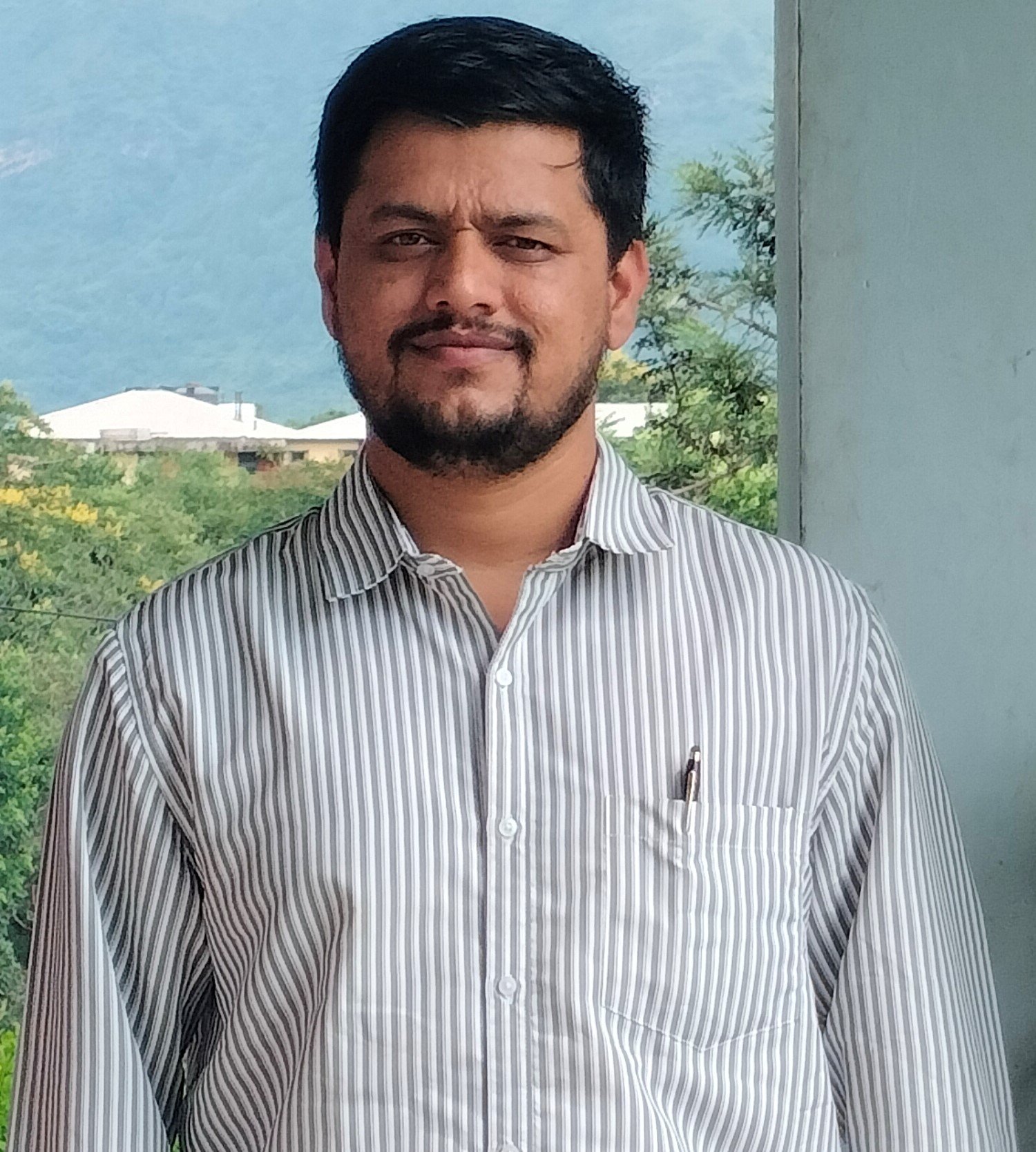 Dr Thakur Narender Singh